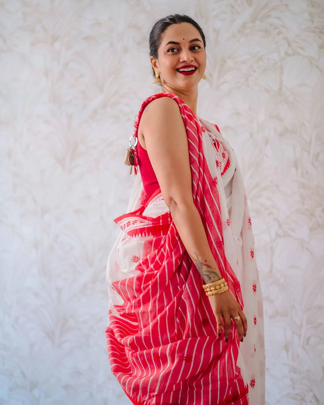 Lissome White Cotton Silk Saree With Smashing Blouse Piece - Image 6