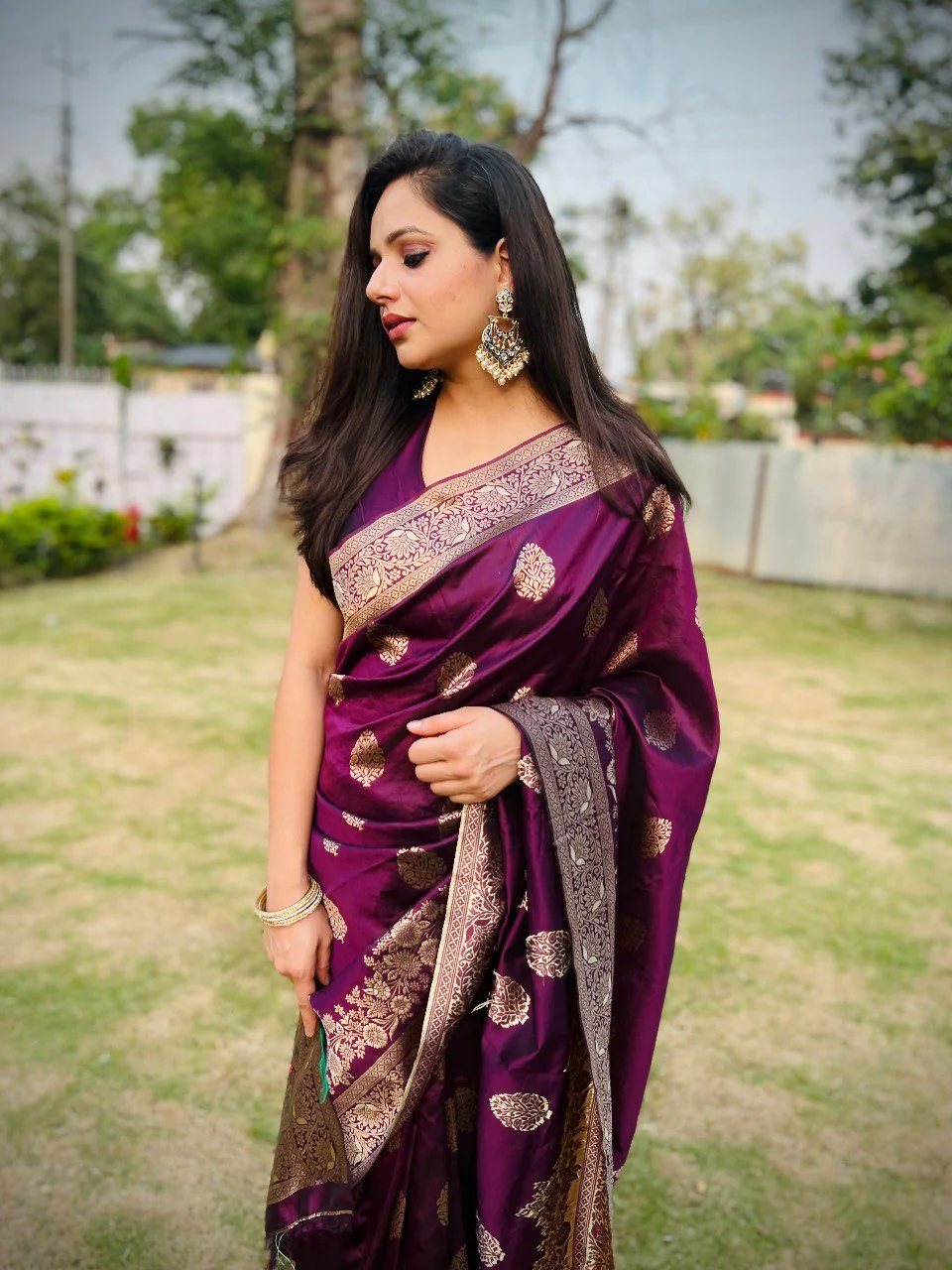 Lissome Wine Soft Silk Saree With Desultory Blouse Piece - Image 3