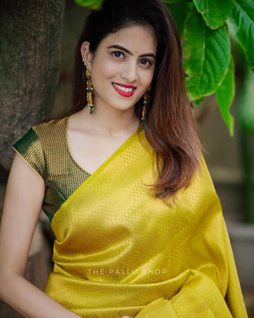 Lissome Yellow Soft Silk Saree with Panoply Blouse Piece - Image 3