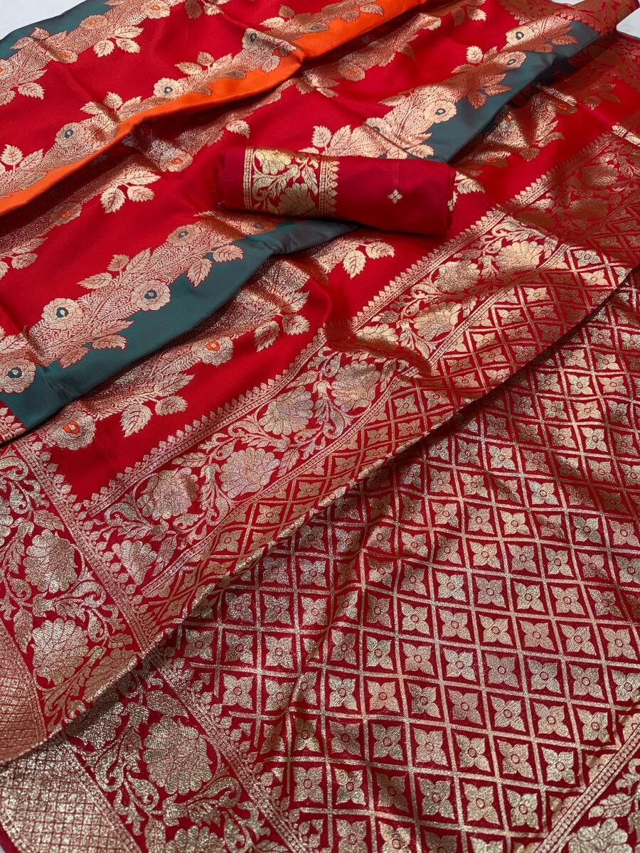 Lovely Multicolor Pure Zari Weaving Banarasi Silk Saree With Gratifying Blouse Piece - Image 3