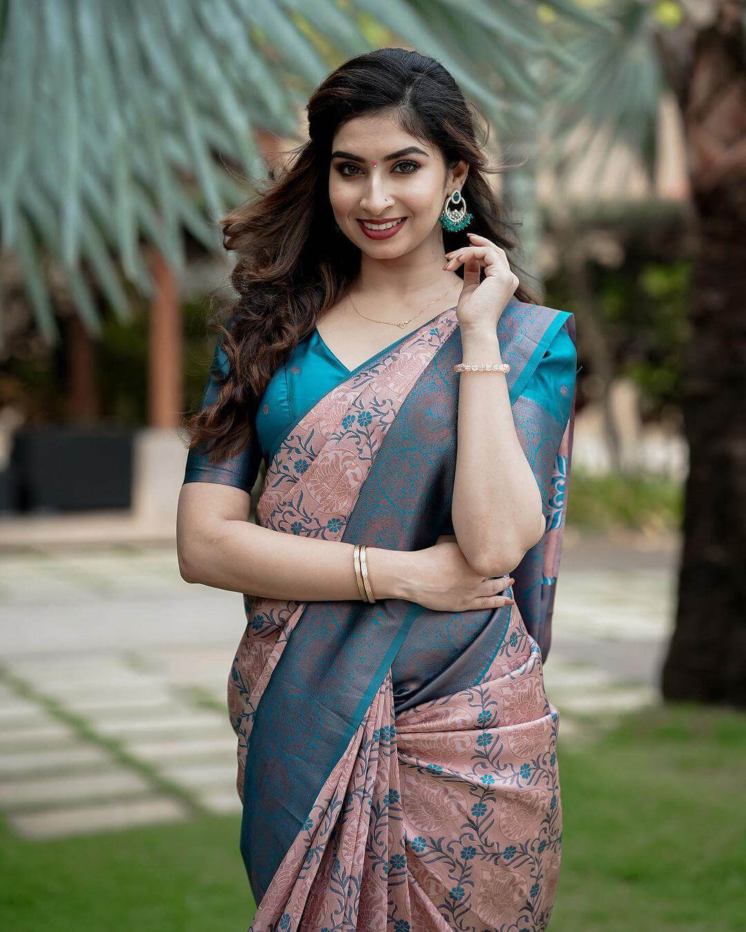 Lovely Peach Soft Silk Saree With Beautiful Blouse Piece - Image 2