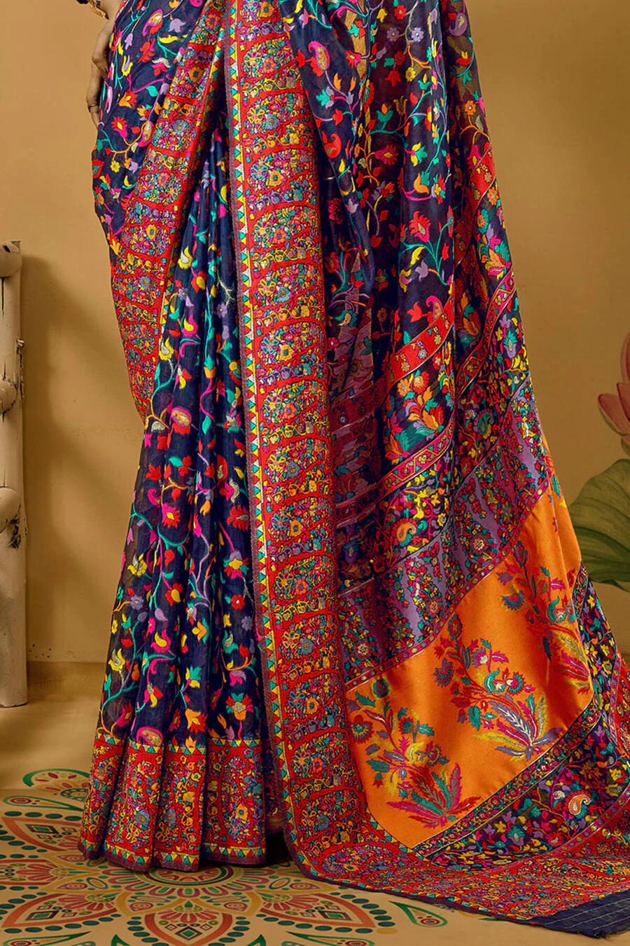Lustrous Navy Blue Pashmina Saree With Sempiternal Blouse Piece - Image 4
