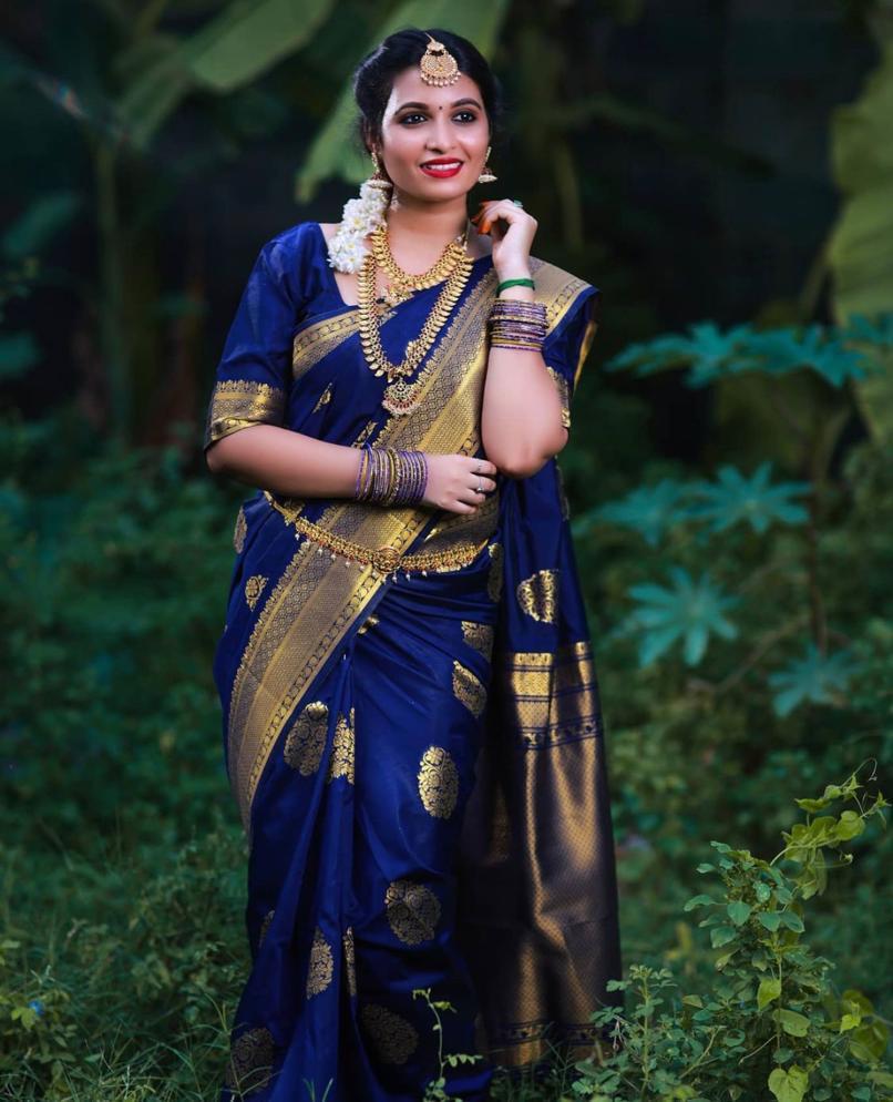Luxuriant Blue Soft Banarasi Silk Saree With Splendorous Blouse Piece - Image 3