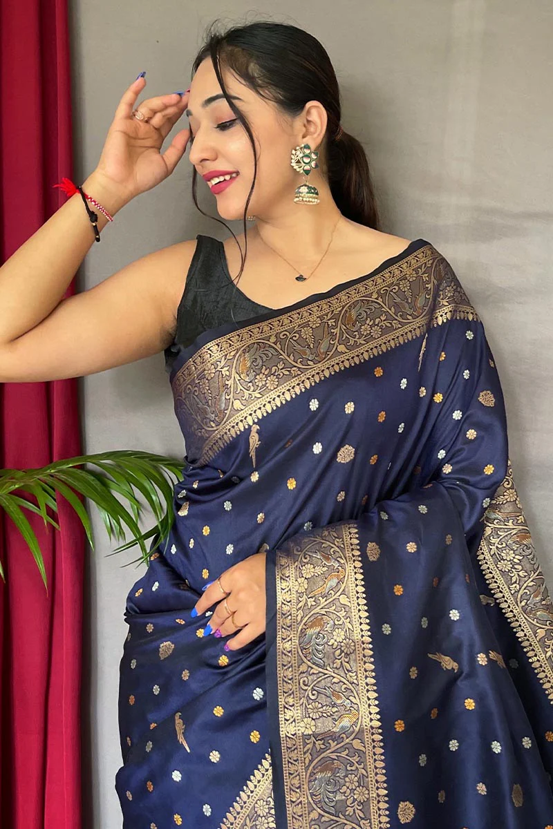 Luxuriant Navy Blue Soft Banarasi Silk Saree With Exemplary Blouse Piece - Image 2