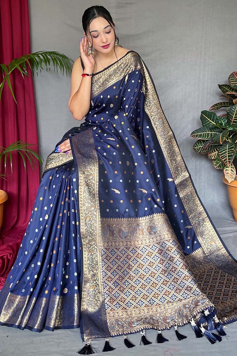 Luxuriant Navy Blue Soft Banarasi Silk Saree With Exemplary Blouse Piece - Image 3