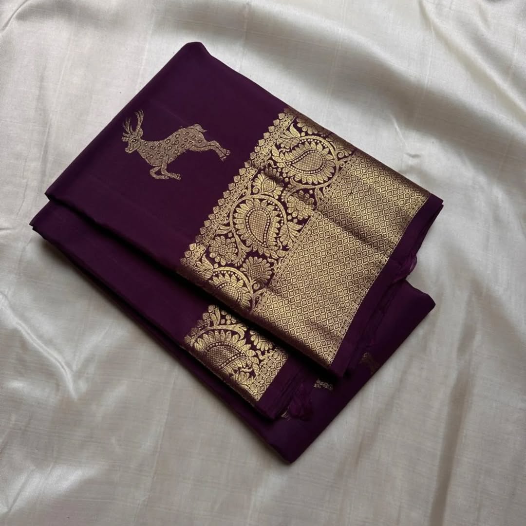 Luxuriant Purple Soft Banarasi Silk Saree With Resplendent Blouse Piece - Image 2