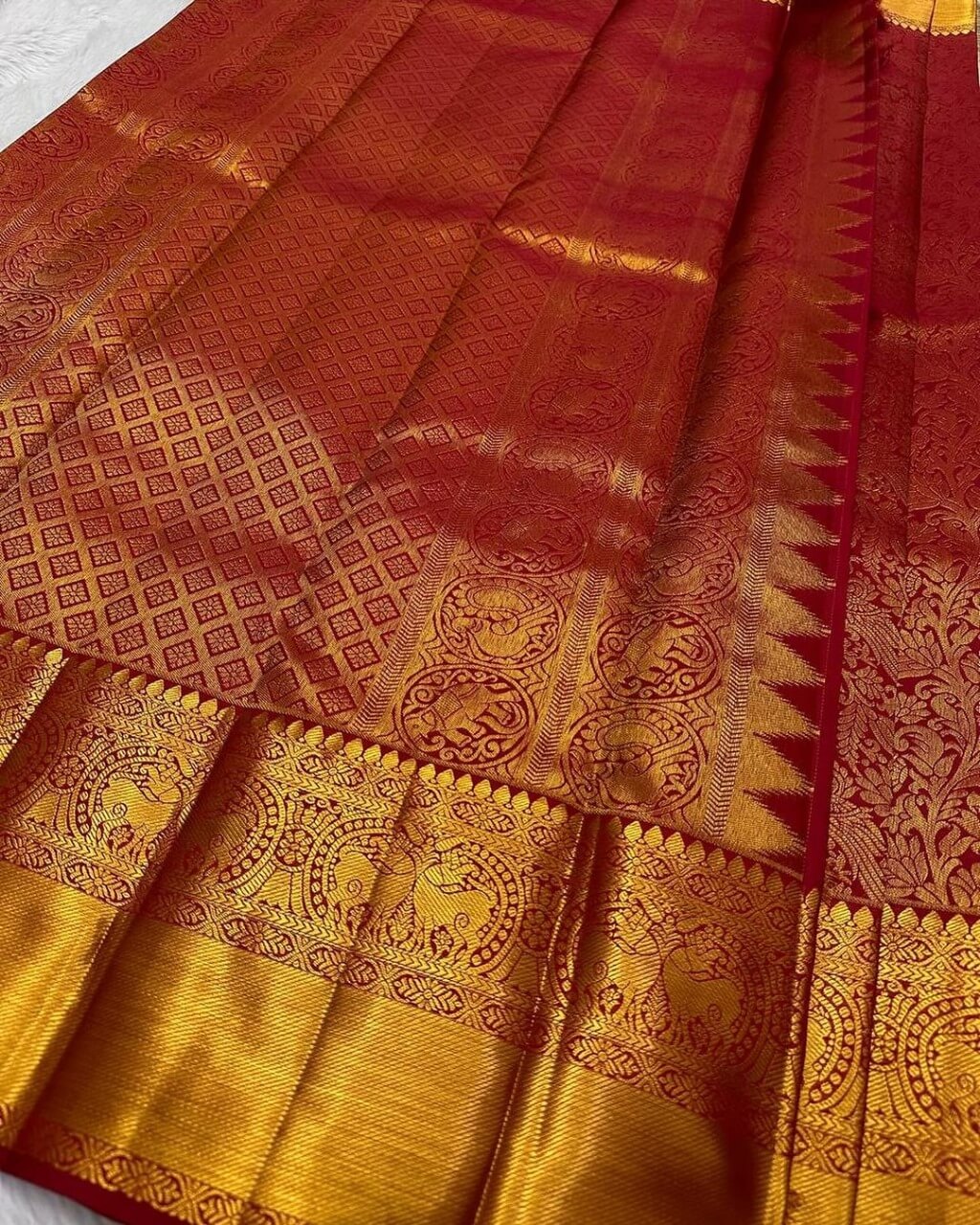 Luxuriant Red Soft Banarasi Silk Saree With Trendy Blouse Piece - Image 3