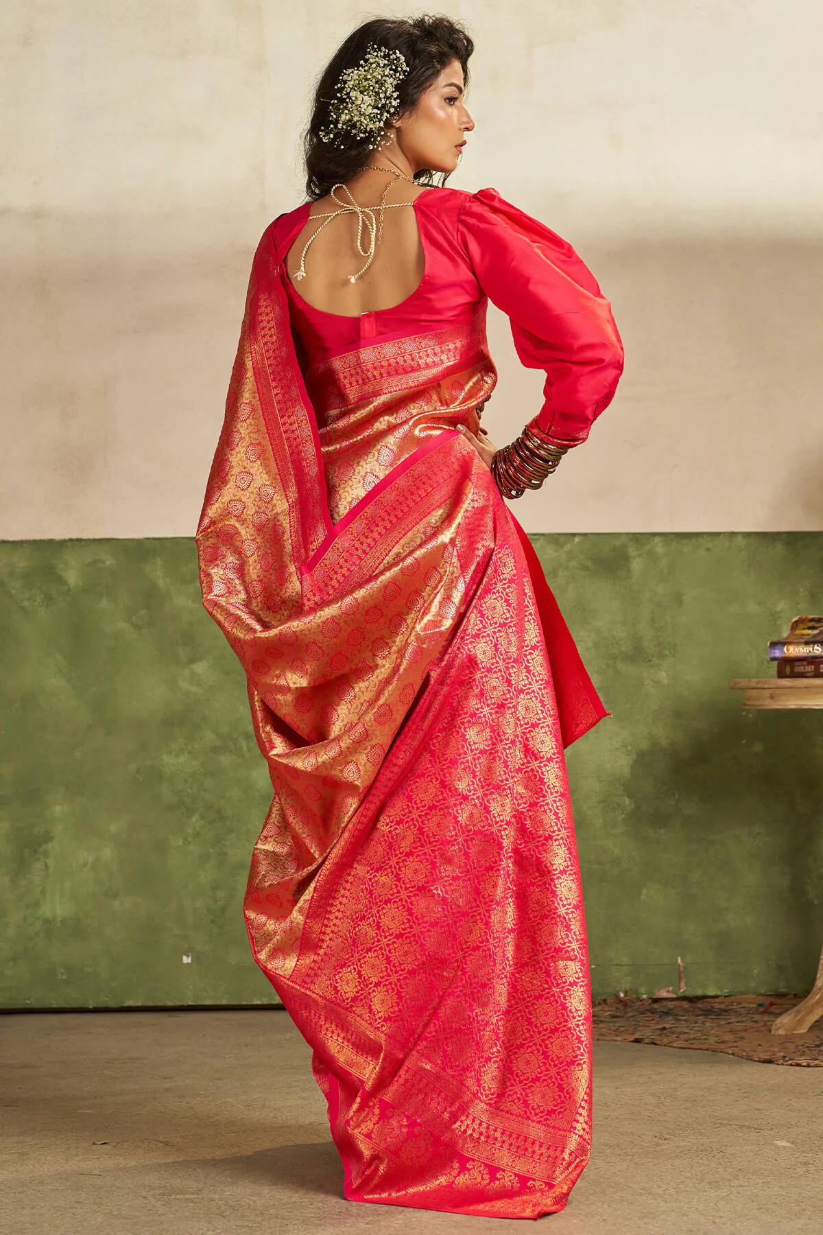 Magnetic Dark Pink Kanjivaram Silk Saree With Flaunt Blouse Piece - Image 6