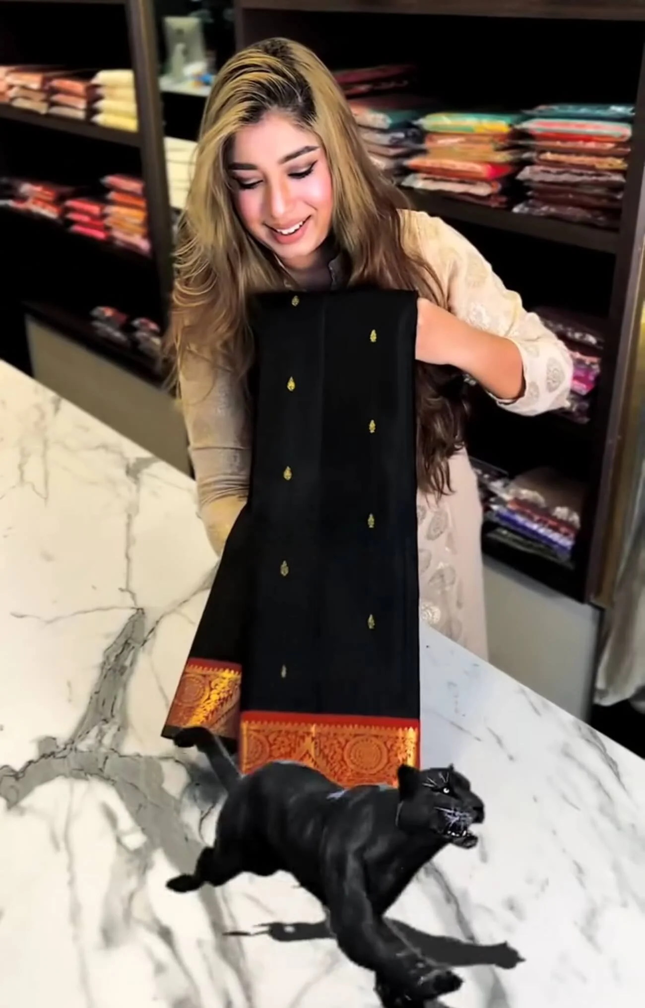Magnificat Black Soft Banarasi Silk Saree With Confounding Blouse Piece - Image 2