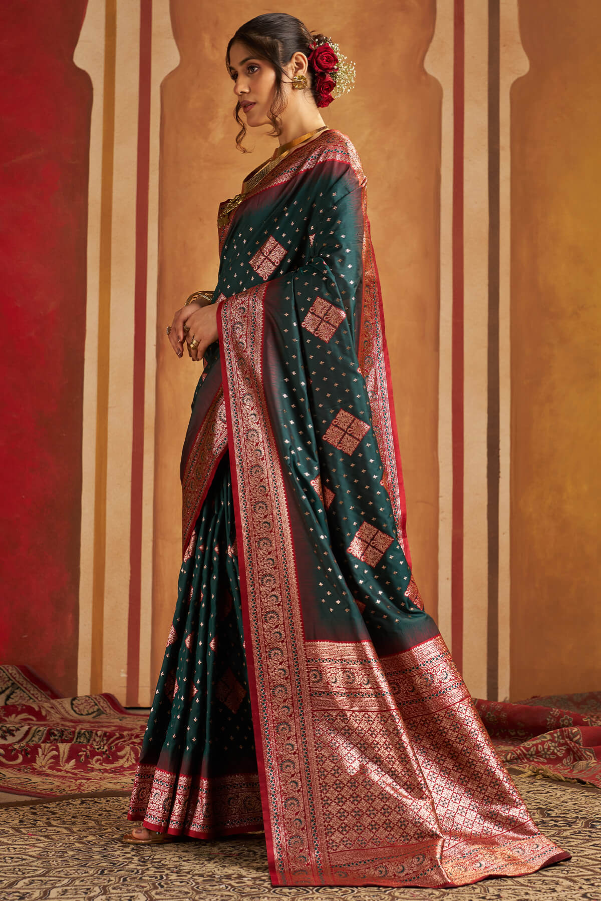 Majesty Dark Green Pure Zari Weaving Banarasi Silk Saree With Profuse Blouse Piece - Image 5
