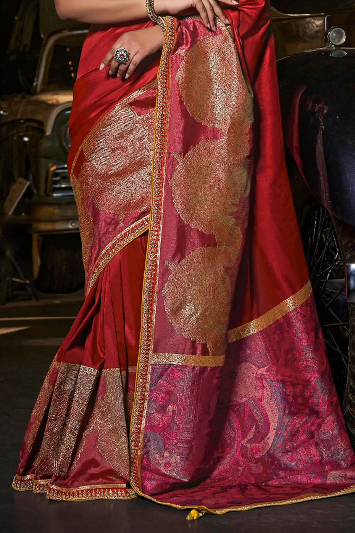 Majesty Red Banarasi Satin Silk Saree With Incomparable Blouse - Image 4
