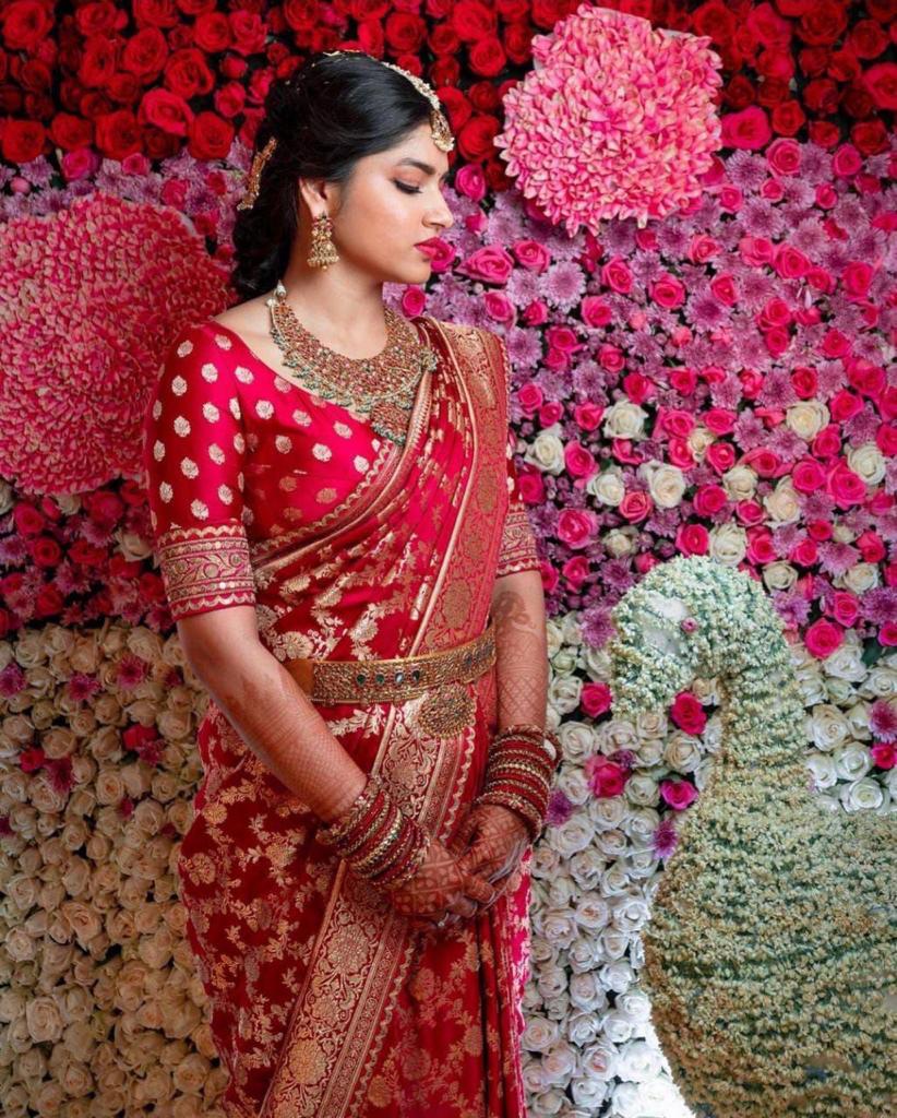 Majesty Red Soft Banarasi Silk Saree With Angelic Blouse Piece - Image 3