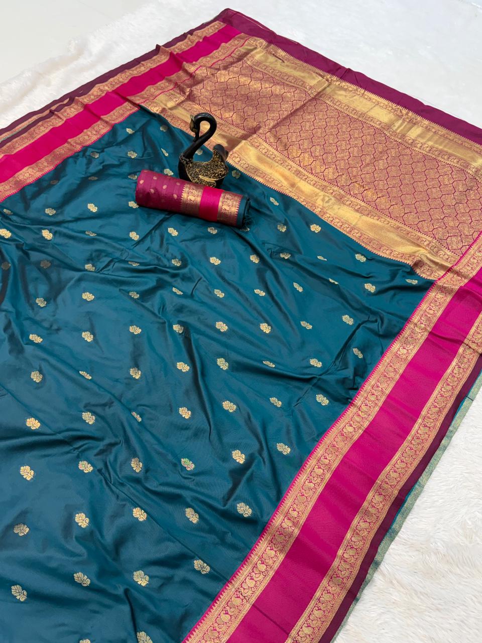Majesty Teal Blue Soft Banarasi Kathpadar Silk Saree With Inspiring Blouse Piece - Image 3