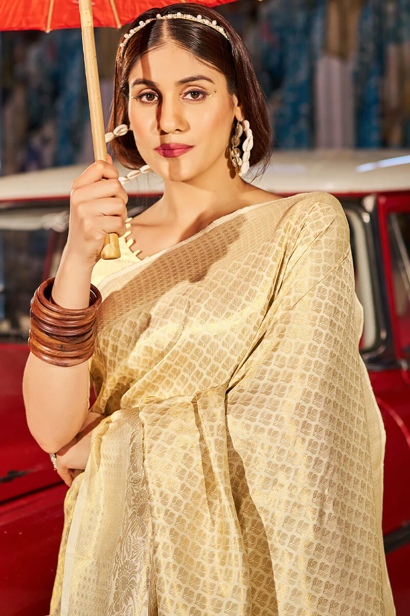 Marvellous Beige Kanjivaram Silk Saree With Adorning Blouse Piece - Image 4