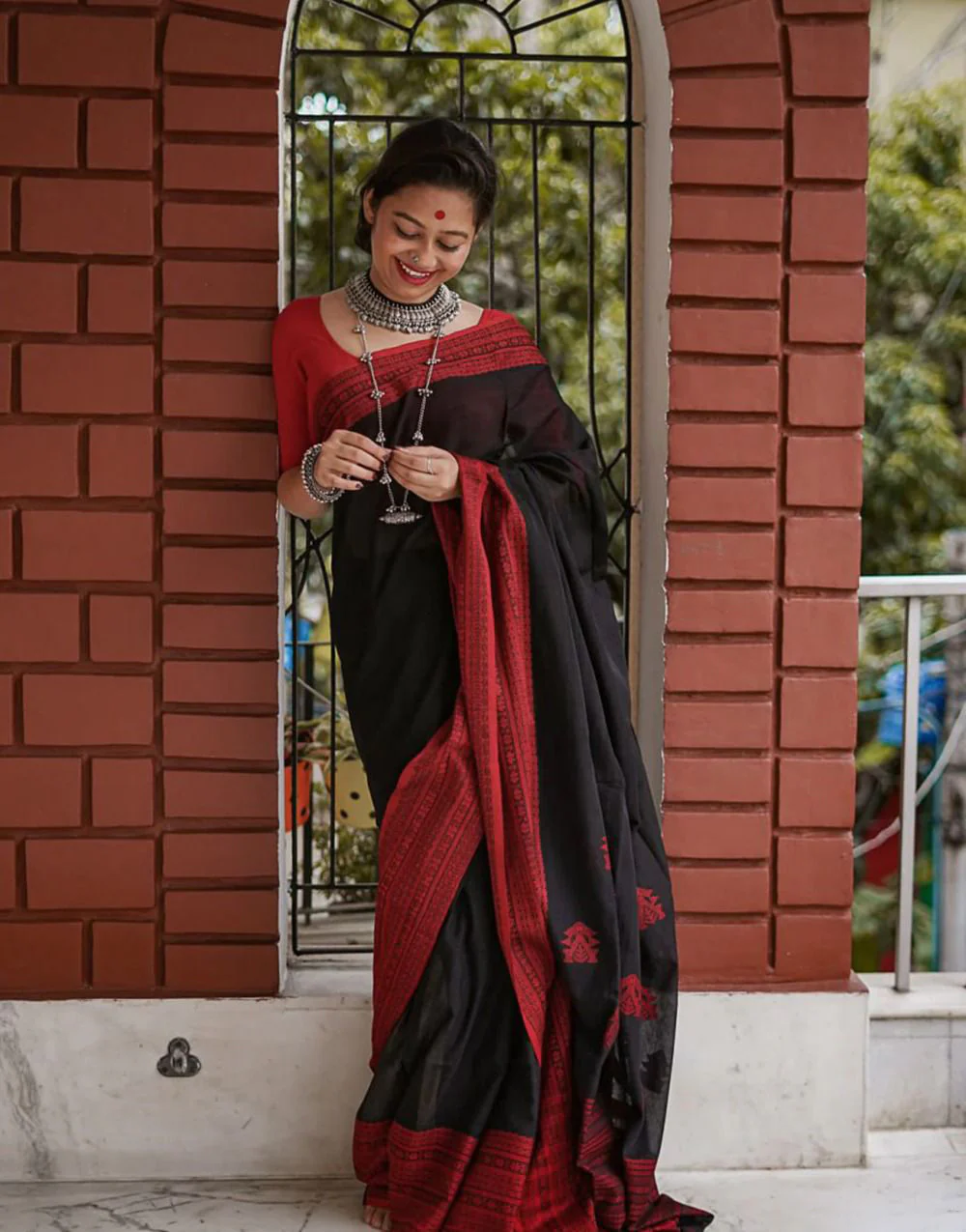 Marvellous Black Cotton Silk Saree With Demanding Blouse Piece - Image 4