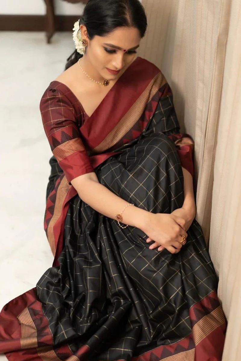 Marvellous Black Soft Silk Saree With Amazing Blouse Piece - Image 3