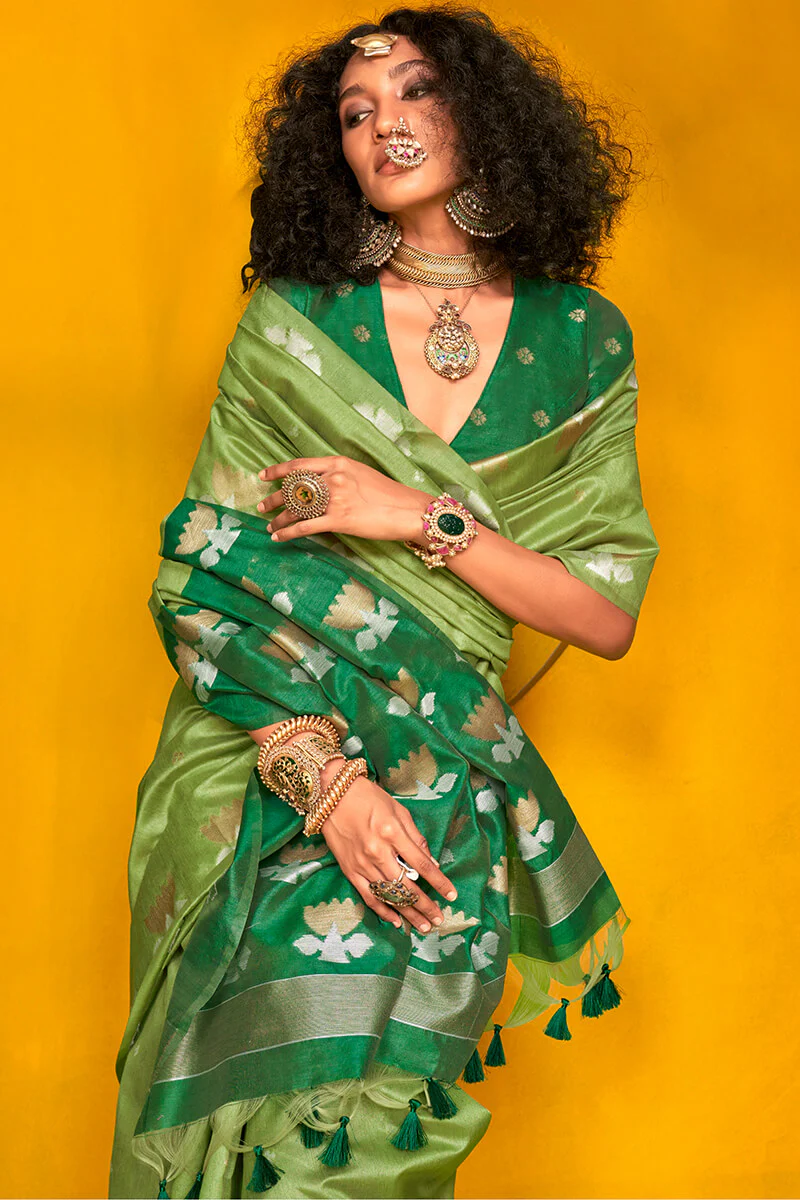 Marvellous Green Soft Banarasi Silk Saree With Sizzling Blouse Piece - Image 2