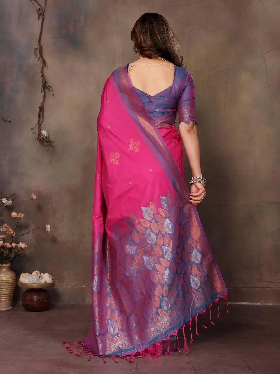 Mellifluous Dark Pink Soft Banarasi Silk Saree With Luxuriant Blouse Piece - Image 4