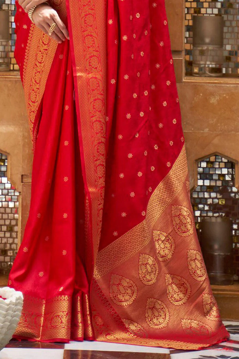 Mellifluous Red Kanjivaram Silk Saree With Panoply Blouse Piece - Image 3