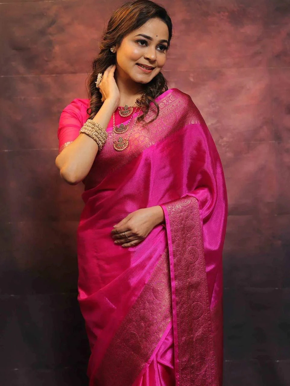 Mesmeric Dark Pink Soft Silk Saree With Fairytale Blouse Piece - Image 5