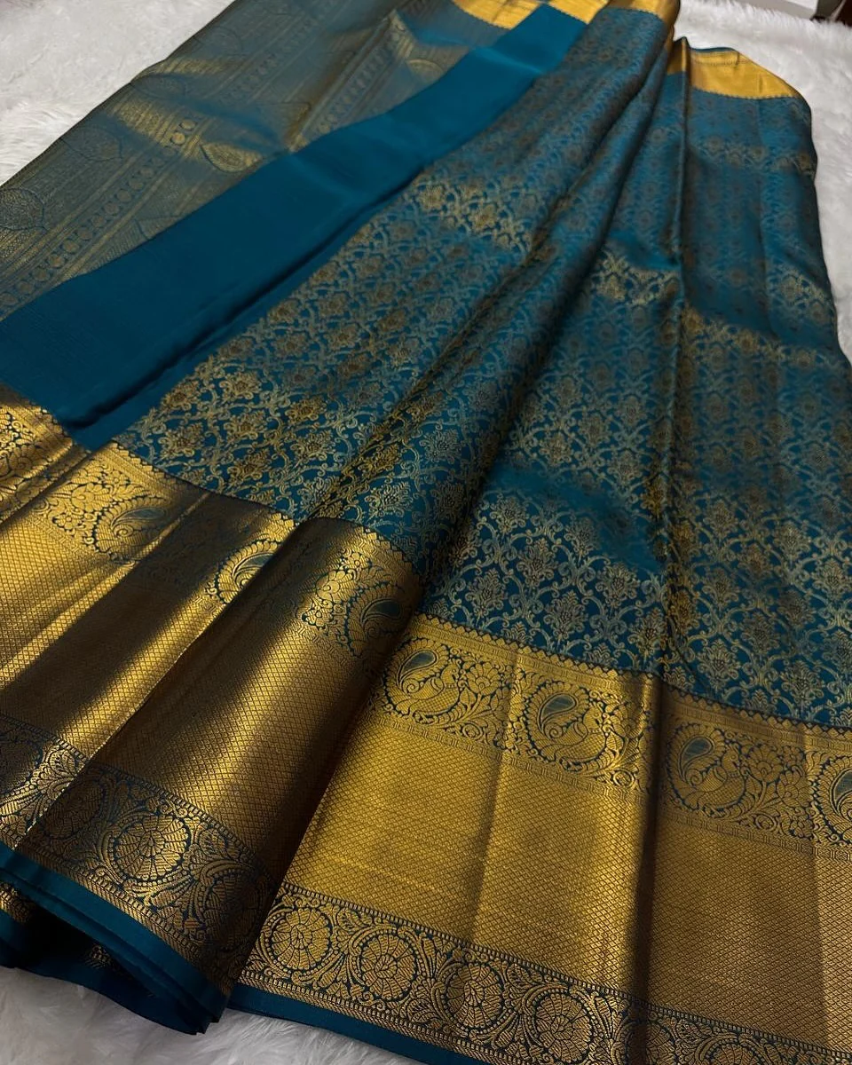 Mesmeric Rama Soft Banarasi Silk Saree With Breathtaking Blouse Piece - Image 2