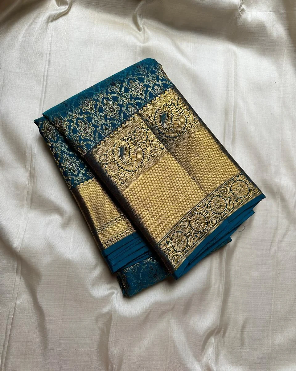 Mesmeric Rama Soft Banarasi Silk Saree With Breathtaking Blouse Piece - Image 5