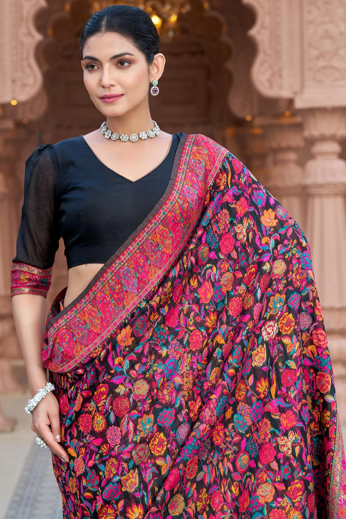 Mesmerising Black Pashmina Saree With Flaunt Blouse Piece - Image 4