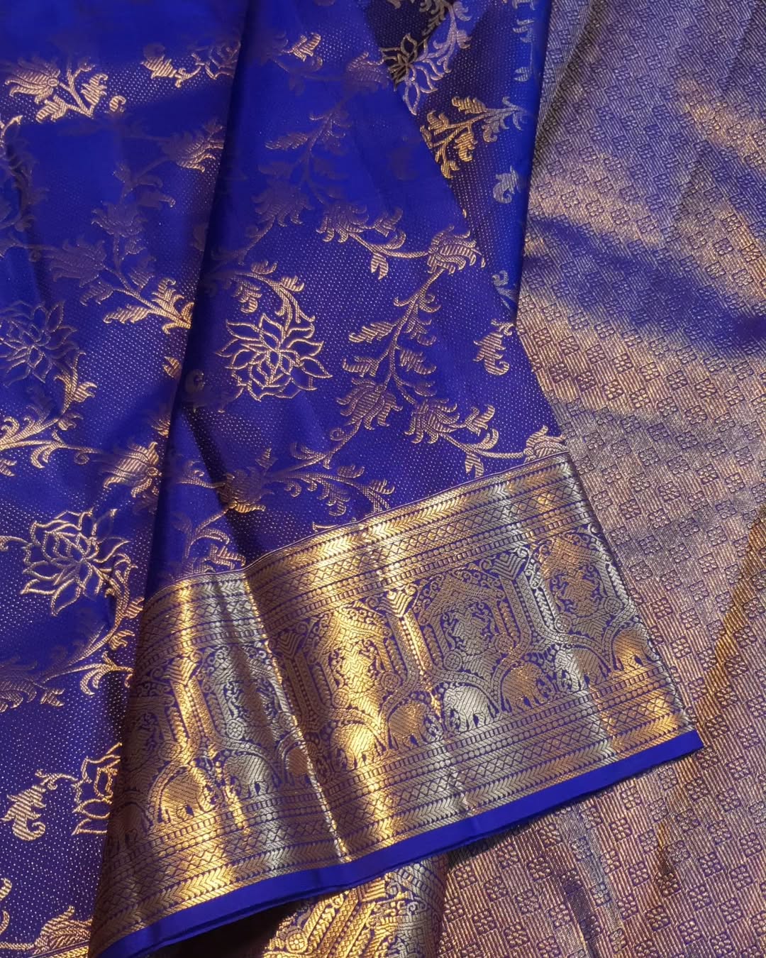 Mesmerising Royal Blue Soft Banarasi Silk Saree With Evocative Blouse Piece - Image 2