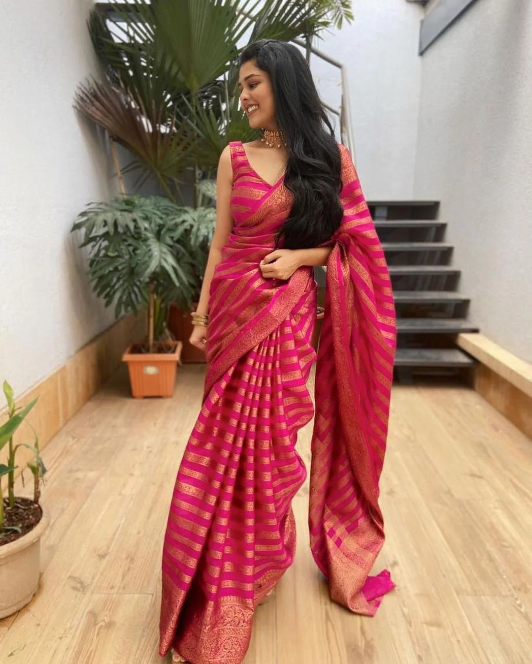 Mesmerizing Pink Soft Silk Saree With Stylish Blouse Piece - Image 5