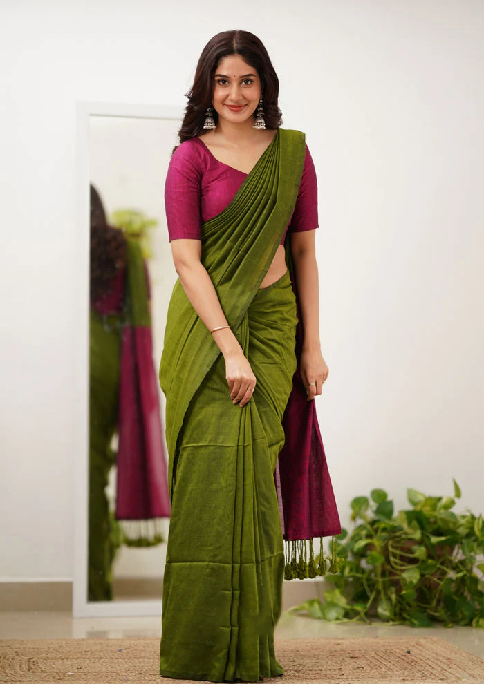 Moiety Green Cotton Silk Saree With Delectable Blouse Piece - Image 4