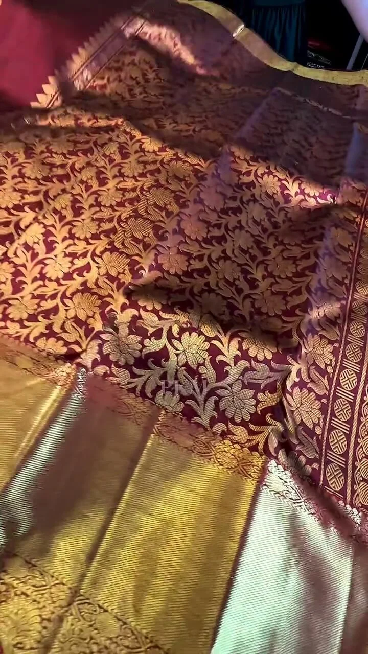 Moiety Maroon Soft Banarasi Silk Saree With Traditional Blouse Piece - Image 7