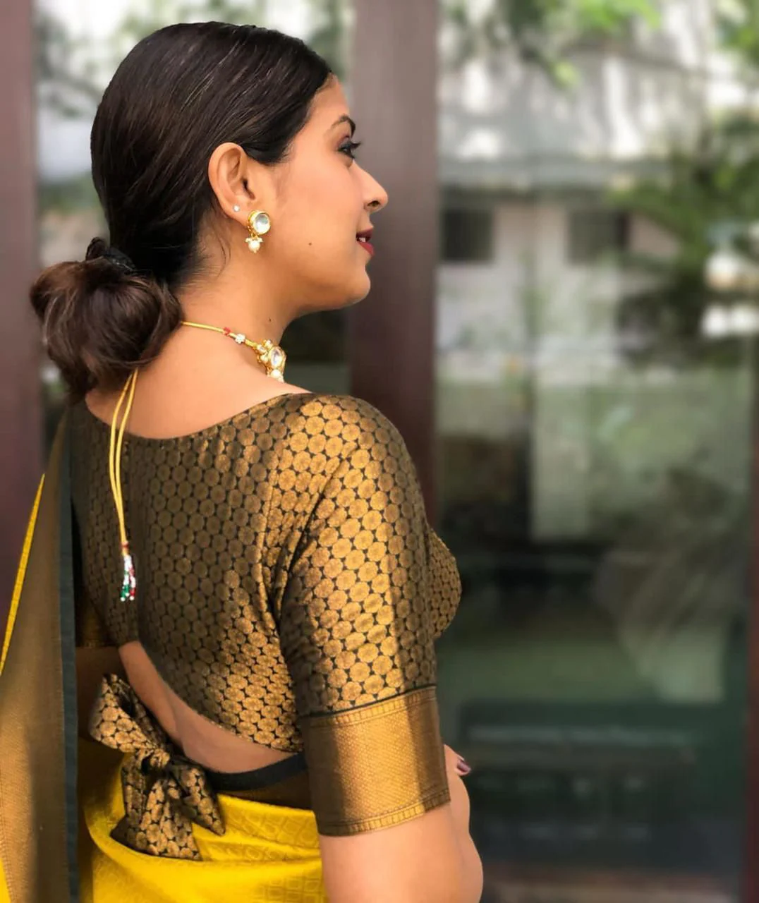 Moiety yellow Soft Banarasi Silk Saree With Panoply Blouse Piece - Image 3