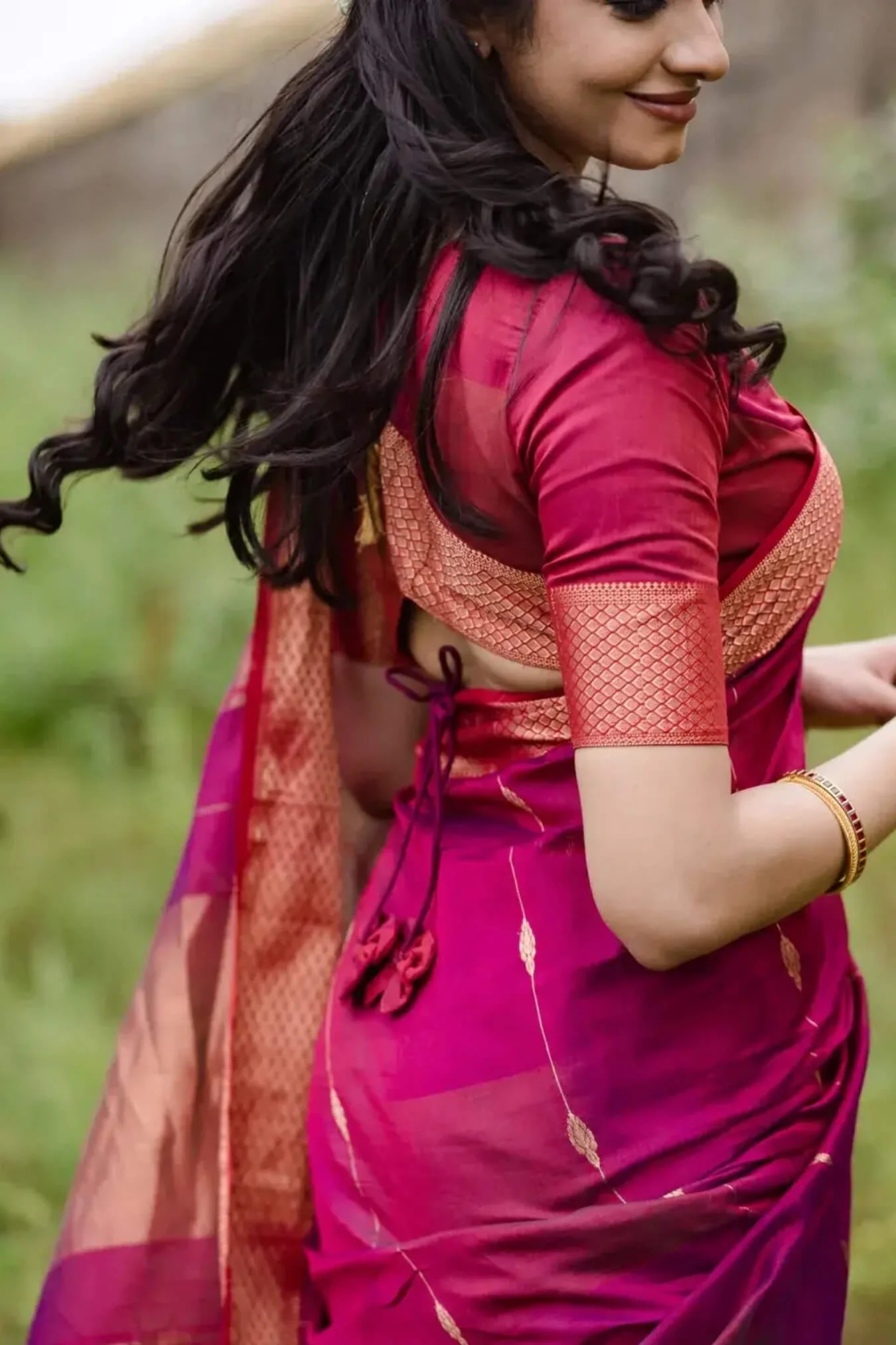 Most Flattering Dark Pink Linen Silk Saree With Desultory Blouse Piece - Image 3