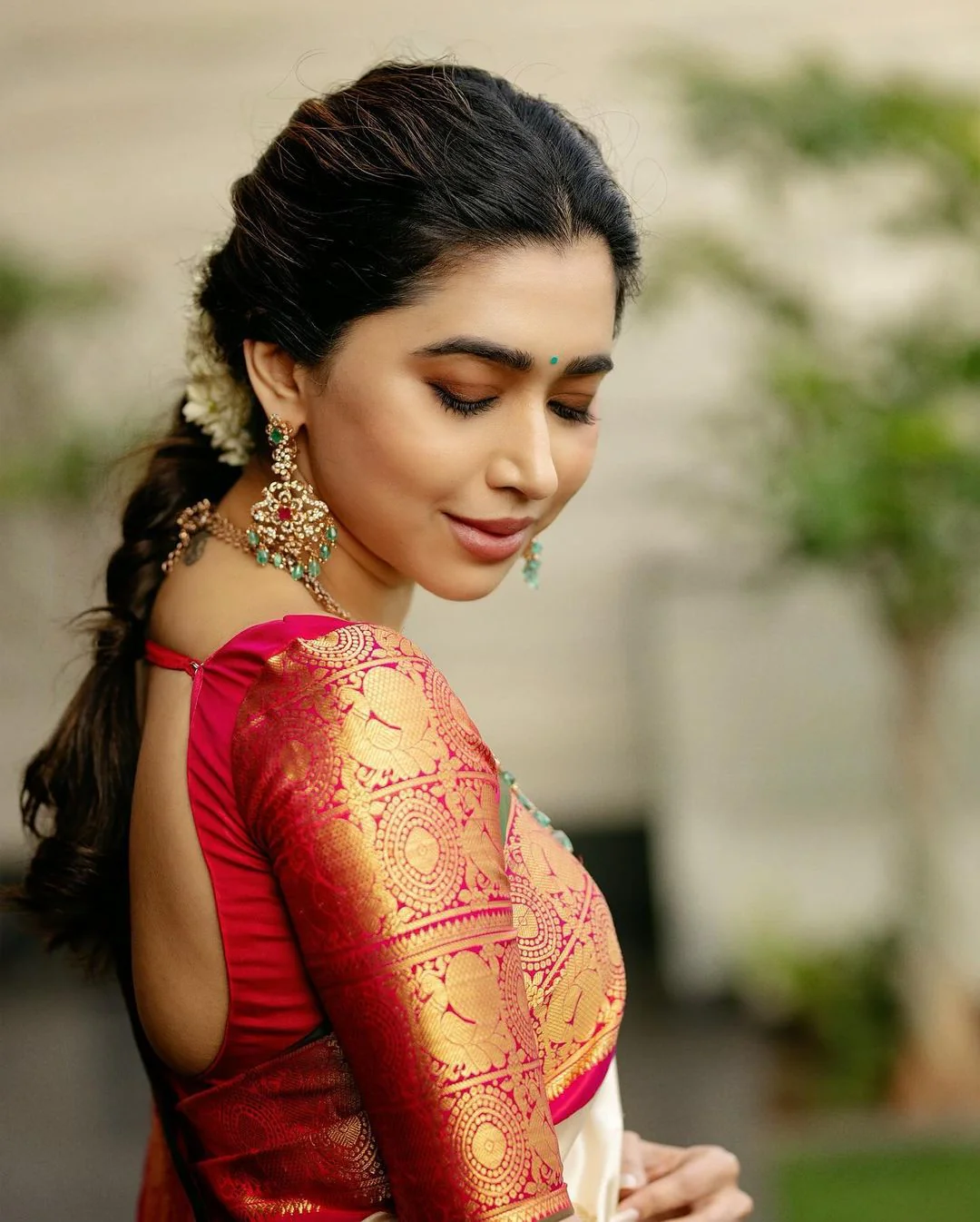 Most Stunning Beige Soft Silk Saree With Girlish Blouse Piece - Image 4