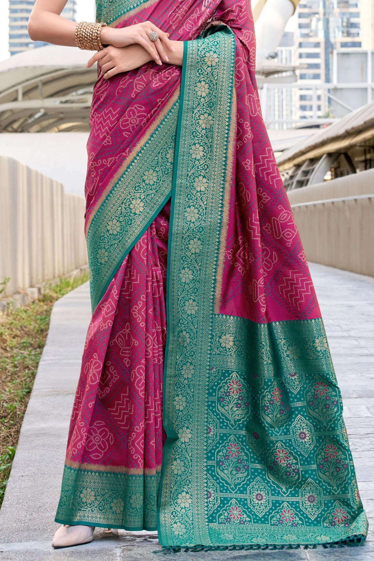 Nebula Dark Pink Soft Banarasi Silk Saree With Profuse Blouse Piece - Image 4