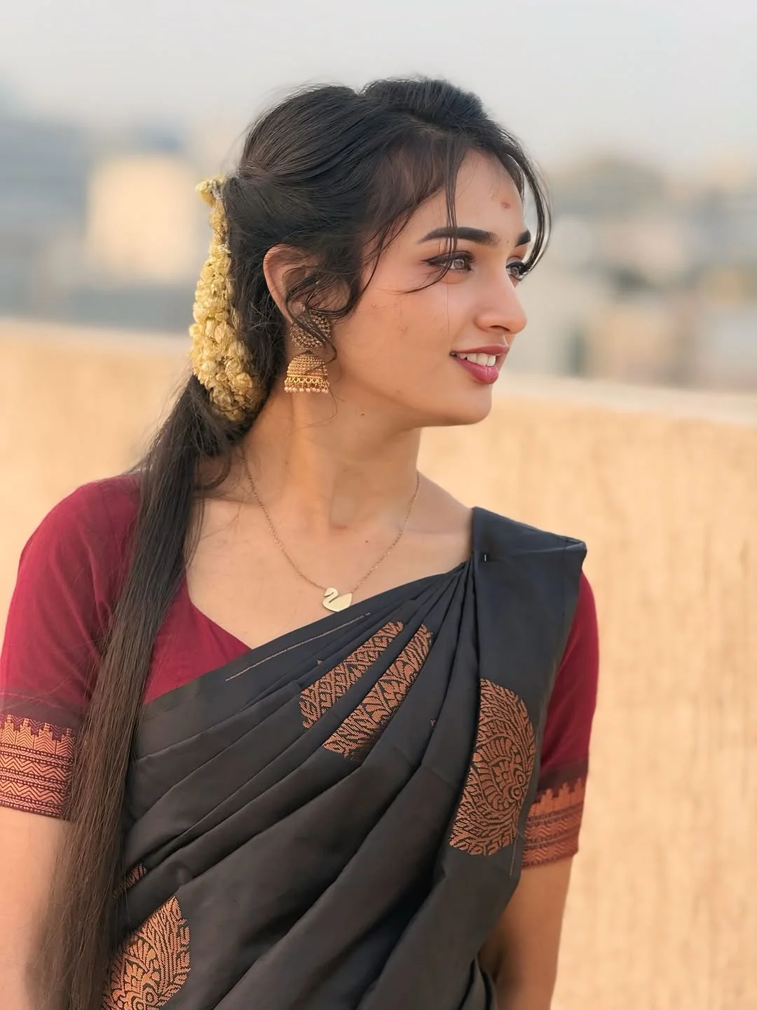 Nemesis Black Soft Silk Saree With Scrumptious Blouse Piece - Image 5