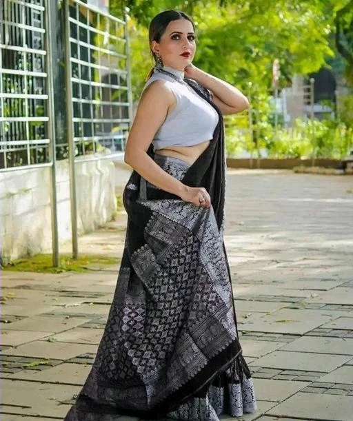 Opulent Black Soft Banarasi Silk Saree With Glowing Blouse Piece - Image 4