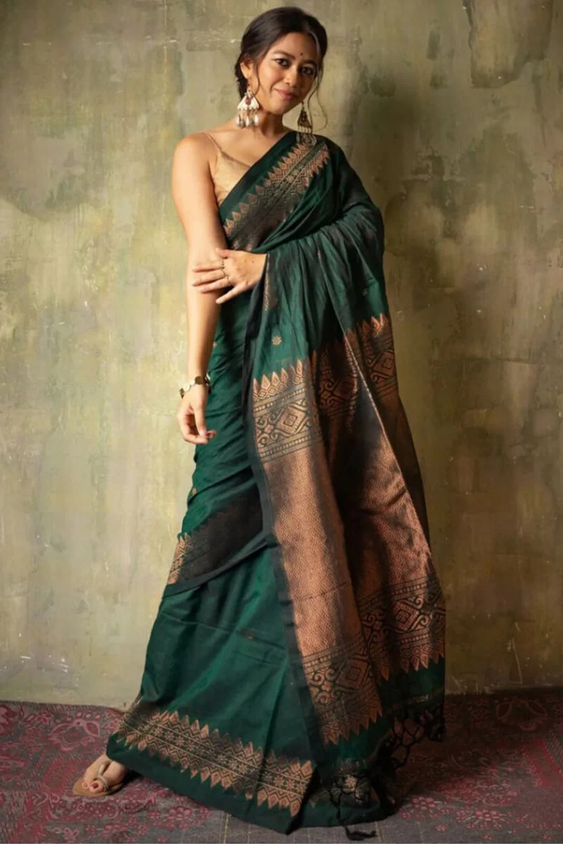 Opulent Dark Green Soft Silk Saree With Flameboyant Blouse Piece - Image 4