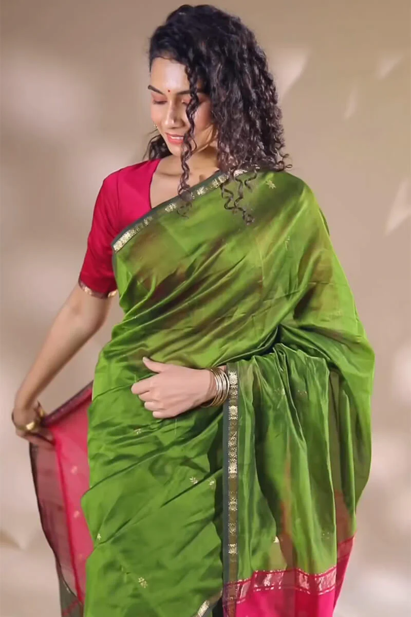 Opulent Green Cotton Silk Saree With Demanding Blouse Piece - Image 2