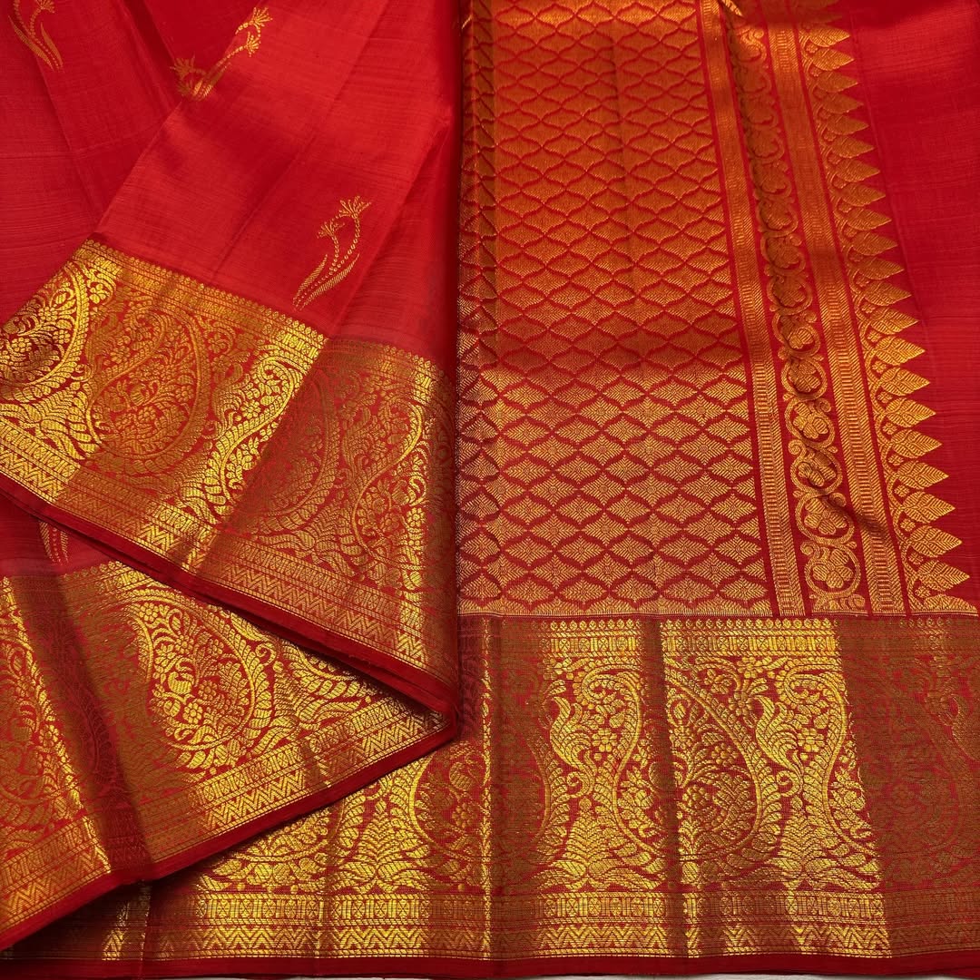 Ornate Red Pure Zari Weaving Banarasi Silk Saree With Majesty Blouse Piece - Image 5