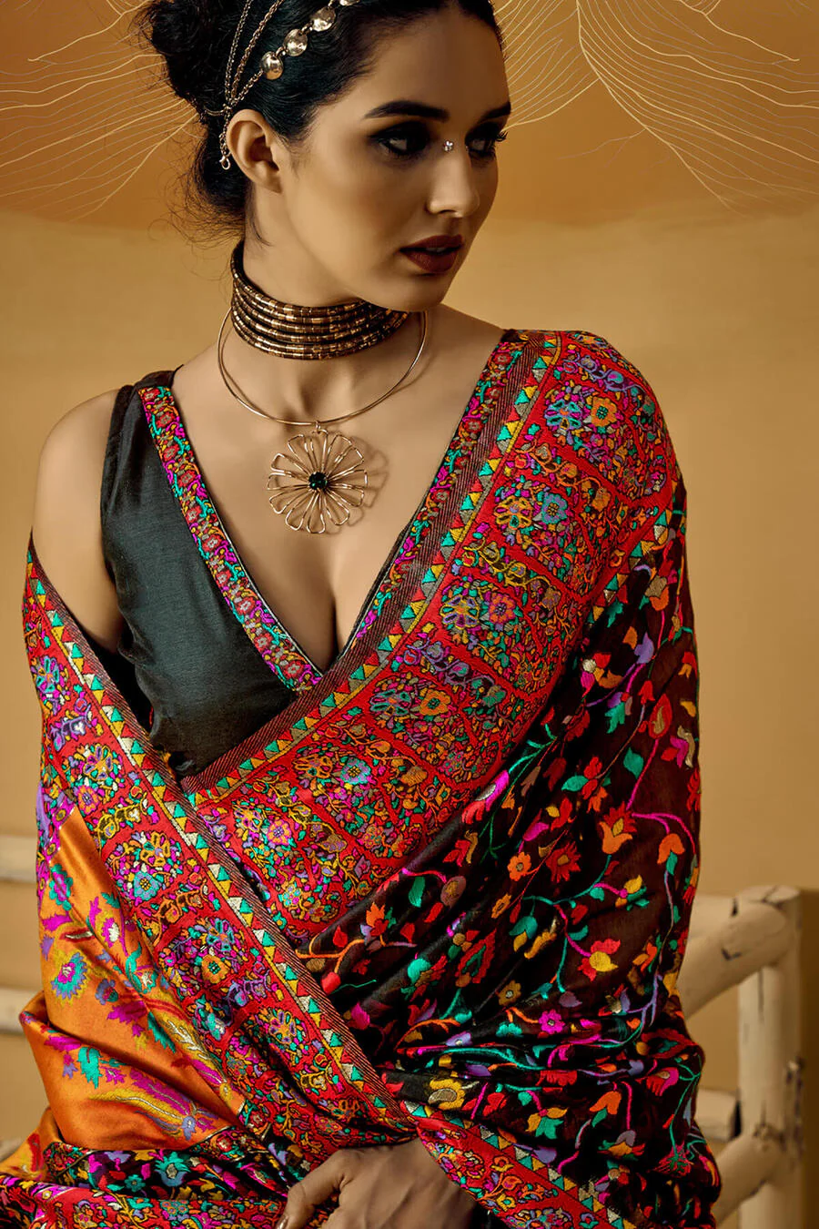 Outstanding Black Pashmina Saree With Pleasurable Blouse Piece - Image 4