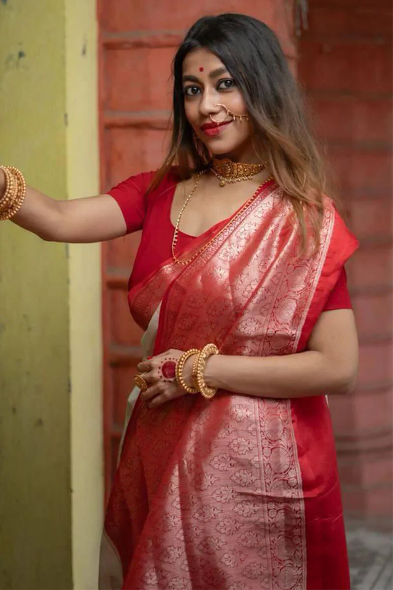 Outstanding Off White Soft Silk Saree With Twirling Blouse Piece - Image 4