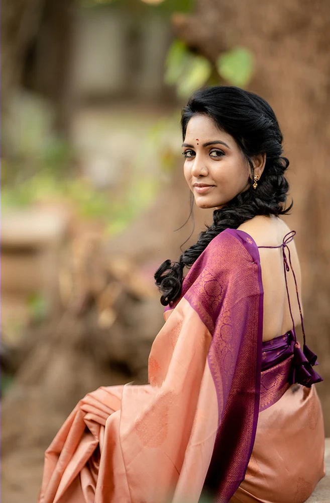 Outstanding Peach Soft Silk Saree With Intricate Blouse Piece - Image 5