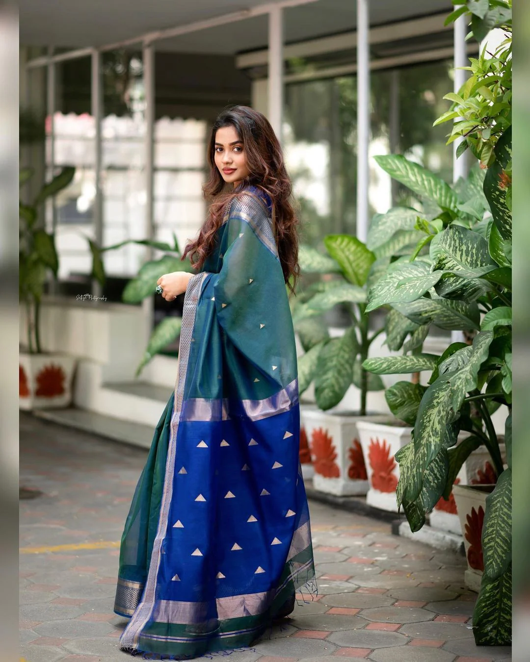 Outstanding Rama Soft Silk Saree With Impressive Blouse Piece - Image 3