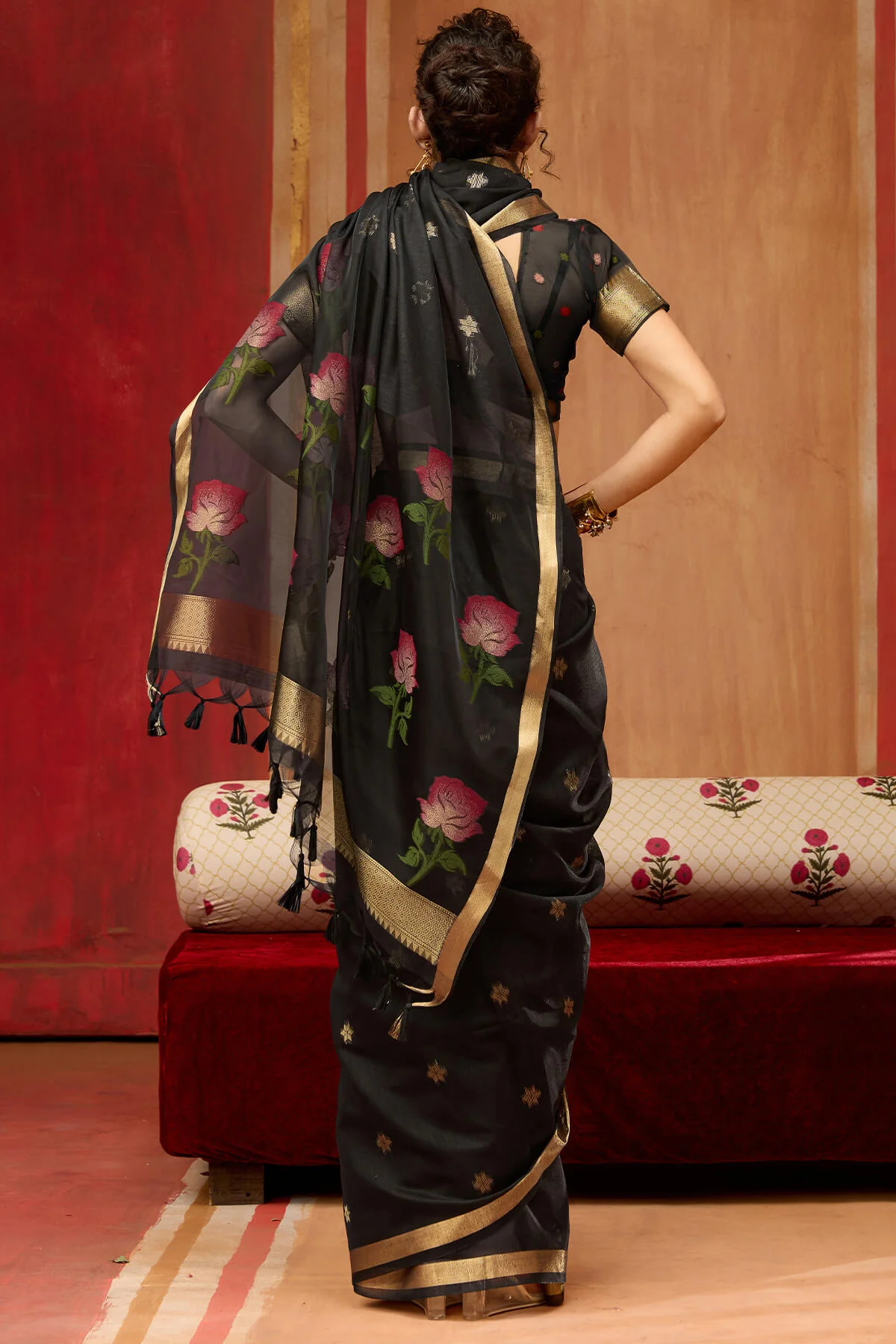 Petrichor Black Pure Munga Cotton Saree With Most Flattering Blouse Piece - Image 6