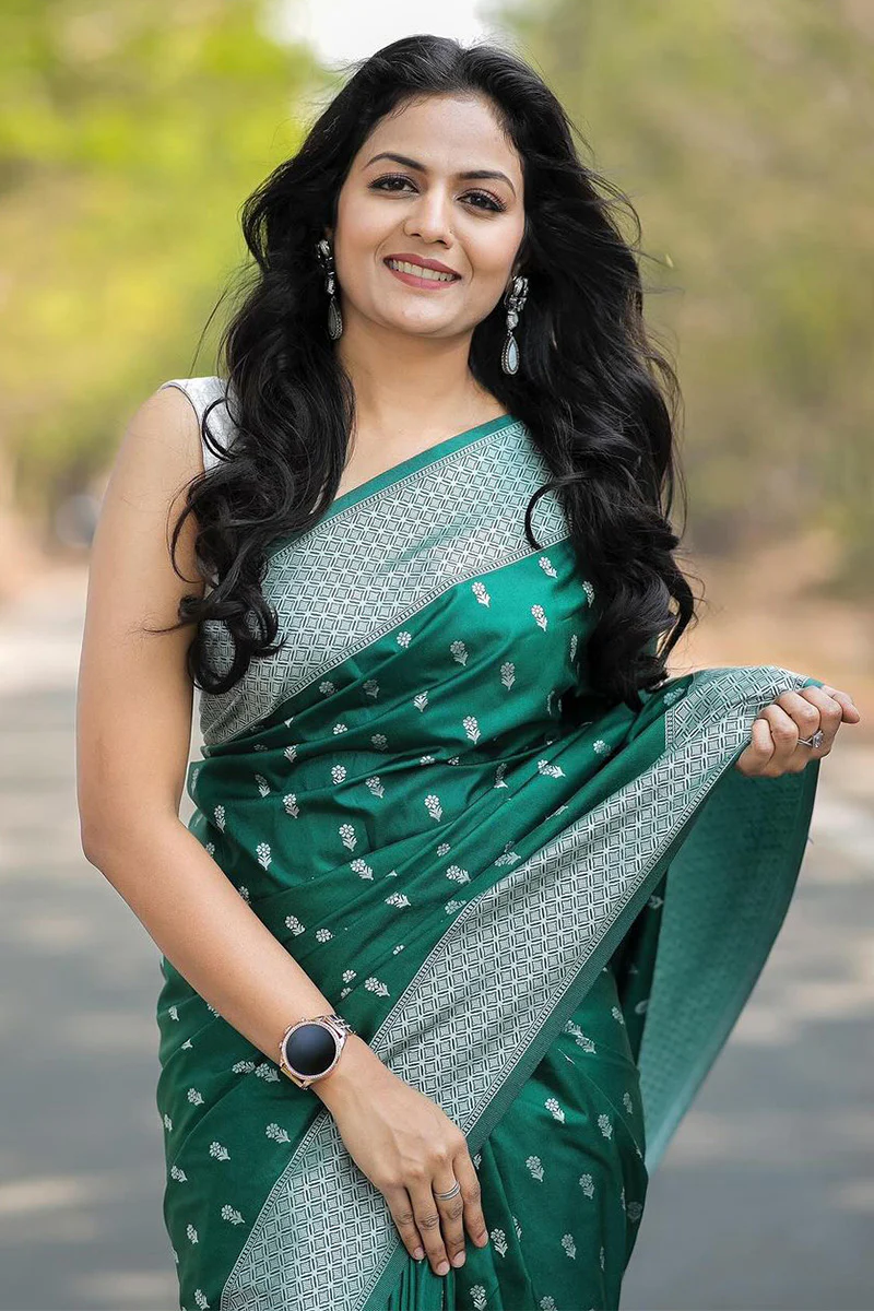 Petrichor Green Cotton Silk Saree With Woebegone Blouse Piece - Image 2