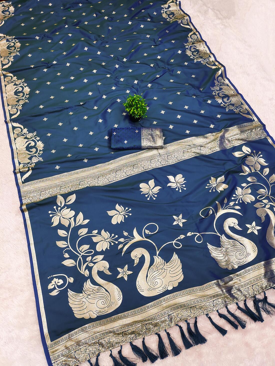 Phenomenal Blue Pure Zari Weaving Banarasi Silk Saree With Glowing Blouse Piece - Image 2