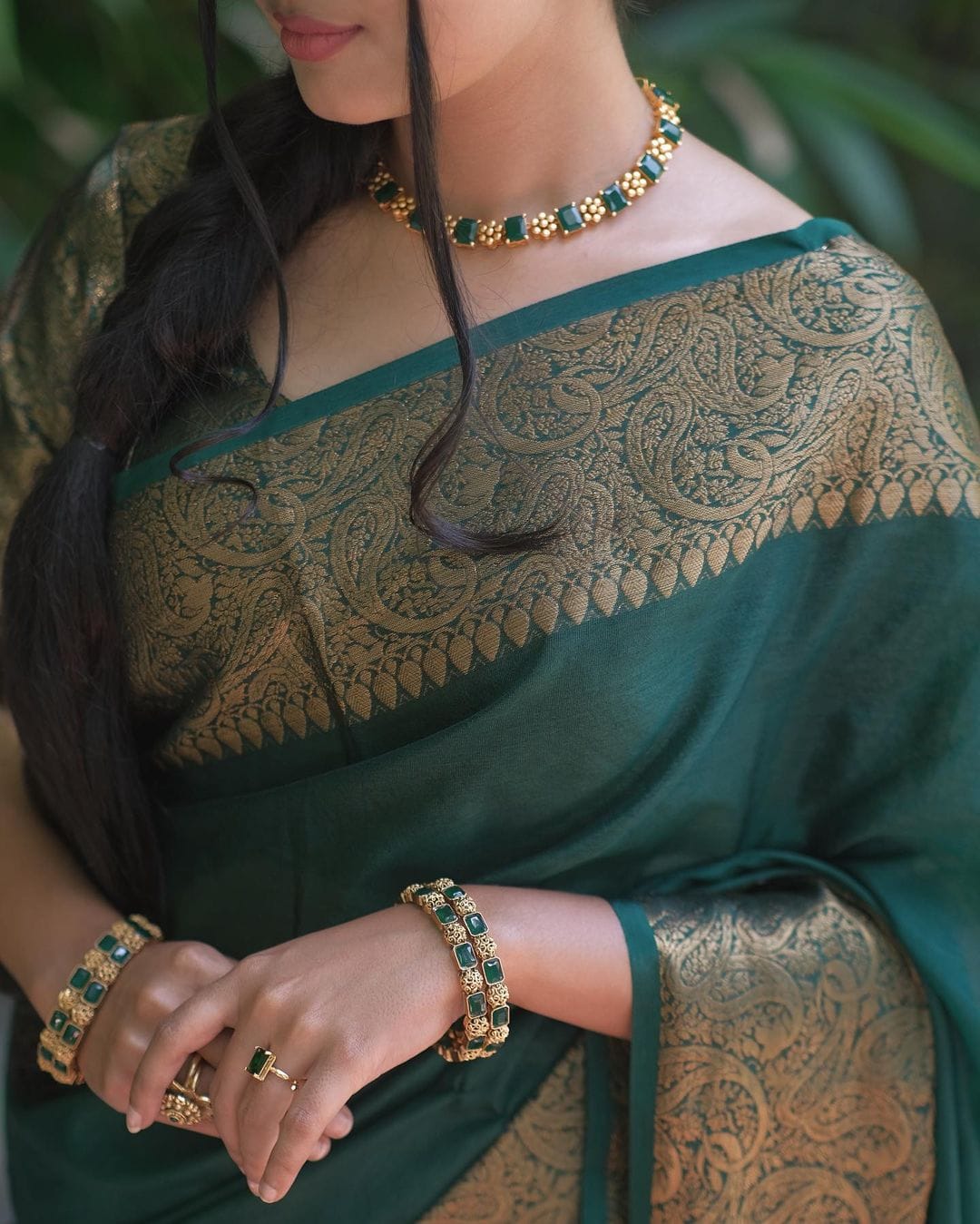 Phenomenal Dark Green Soft Silk Saree With Dazzling Blouse Piece - Image 4