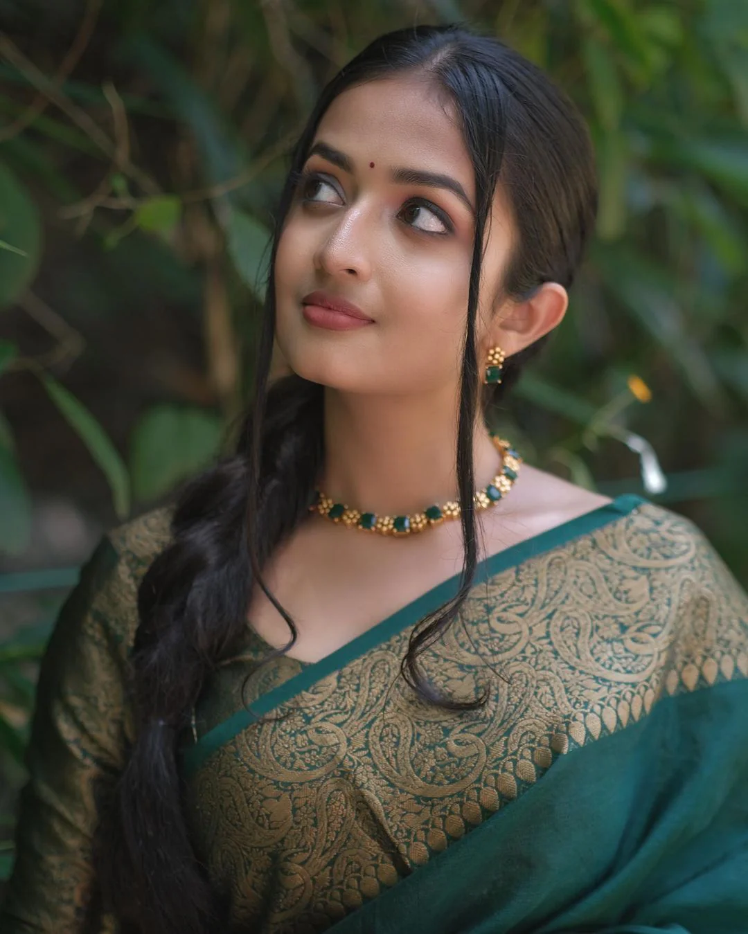 Phenomenal Dark Green Soft Silk Saree With Dazzling Blouse Piece - Image 5