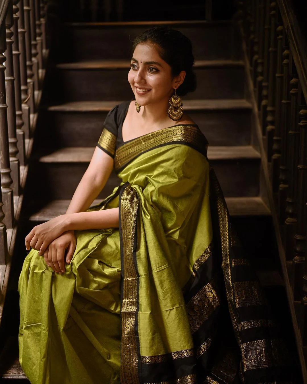 Phenomenal Mehndi Soft Banarasi Silk Saree With Beauteous Blouse Piece - Image 2